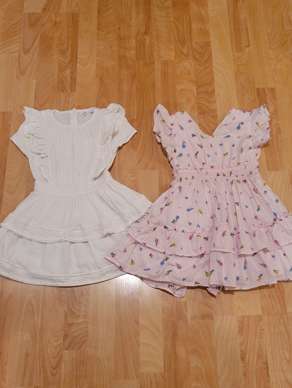 GAP Kids Flutter Tiered Dress Bundle 100% Cotton XS 4-5 White And Pink Floral - Picture 2 of 8